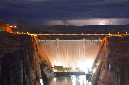 2013-09 Glen Canyon Dam with lightning.jpg